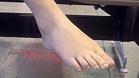 Another Candid Asian Feet Legs Shoeplay – FreePron.Org