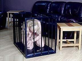 Ariel Anderssen Locks Herself in a Steel Cage – FreePron.Org