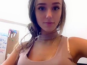 Beauty in the office on webcam – FreePron.Org