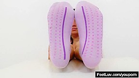 Black fake cock gets a footjob – FreePron.Org