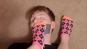 Brat makes him smell her feet – FreePron.Org
