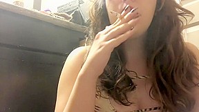 Brunette Chubby teen 18+ Smoking – Big Natural Tits – Big Lips – Red Lipstick – FreePron.Org