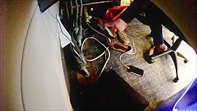 Candid Under Desk Shoeplay – dipping, dangling sexy feet – FreePron.Org