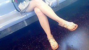 Candid crossed legs and feet – FreePron.Org