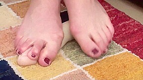 Crushing dildo with feet by Foot Girls – FreePron.Org