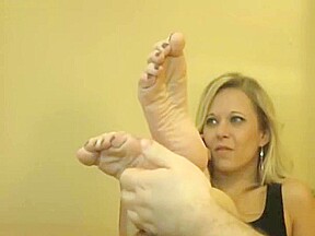 Dee Feet Tickled – FreePron.Org