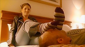 Foot domination in the comfort of the bedroom – FreePron.Org