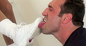 Foot worship after a morning jog – GlamBitches – FreePron.Org