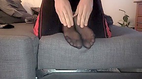 Girlfriends Feet Tickled In Black Nylons – FreePron.Org
