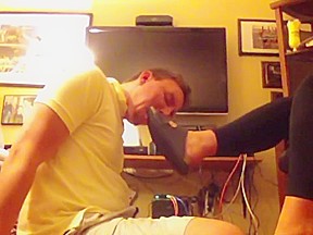 Hippie Makes Slut Boy Lick Her Birkenstocks And Feet – FreePron.Org