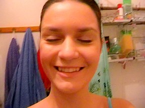 Hot girlfriend masturbates in a shower – FreePron.Org