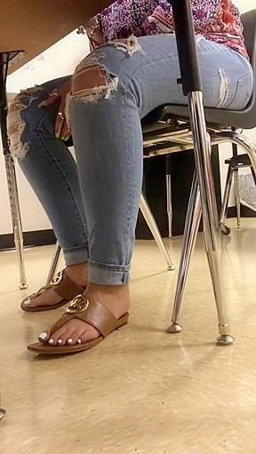 Houstonsfinestvids latina candid feet at school – FreePron.Org