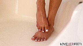 Katya Rodriguez loves giving footjobs – FreePron.Org