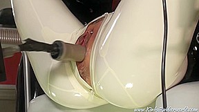 Kinkyrubberworld – Latex Lara – Latex Lea And Rubberboy Fucking Machine On The Gyn Chair – FreePron.Org