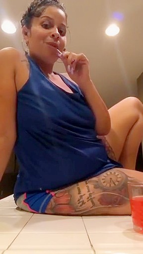 Latina BBW Milf goes Live on Instagram to her Soles/Feet (Liza 3) – FreePron.Org