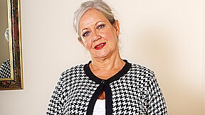 Mature British Housewife Shows She Still Got What It Takes – MatureNL – FreePron.Org