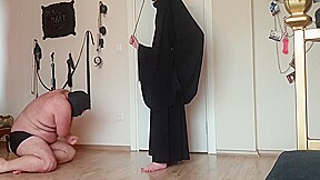 Muslim Mistress Canes Fat Slave – FreePron.Org