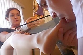 Playing with Step mom’s Pantyhose Feet – FreePron.Org