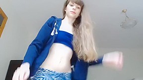 Playing with my dildo on a webcam – FreePron.Org