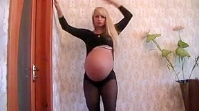 Pregnant Amanda is Dancing – FreePron.Org