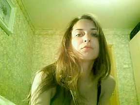 Russian non-professional stripping in her bedroom – FreePron.Org