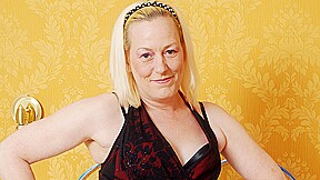 Sexy British Housewife Gets Her Pussy All Wet – MatureNL – FreePron.Org