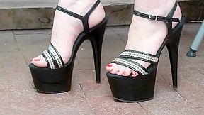 Sexy feet in Bling Platform High Heel’s – FreePron.Org