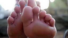 Sniffing smelly teen 18+ feet – FreePron.Org