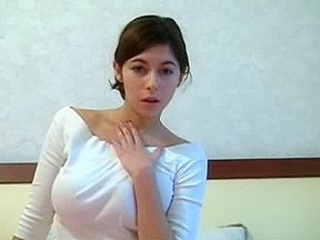 Super hot Spanish brunette shows off her body – FreePron.Org