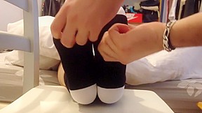 Tickling my girlfriend Feet oiled 1 – FreePron.Org
