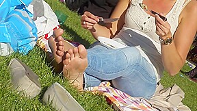 candid feet and dirty soles at the park – FreePron.Org