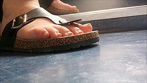 candid feet sandal close up – FreePron.Org