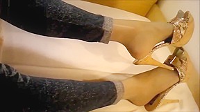 nylon feet Step sisters sniffing smell feet pantyhose 4 piedi calze girls footjo – FreePron.Org
