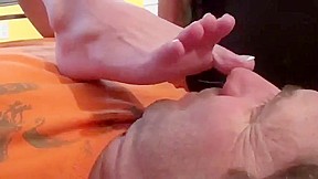under desk made to smell feet – FreePron.Org