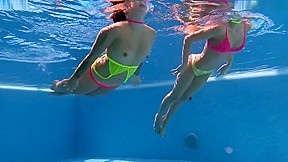 underwater couple bikini – FreePron.Org